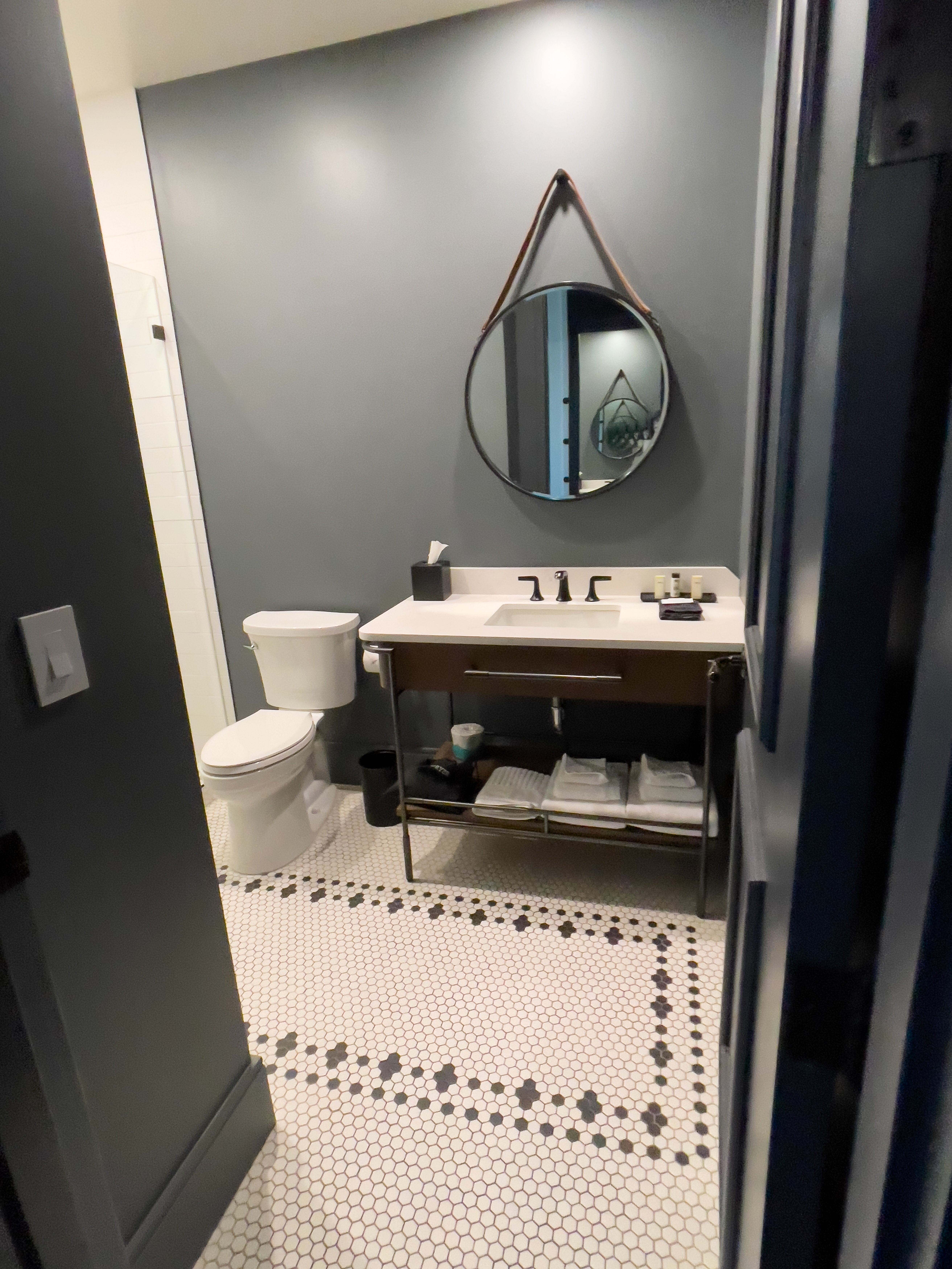 The Grady Hotel-浴室