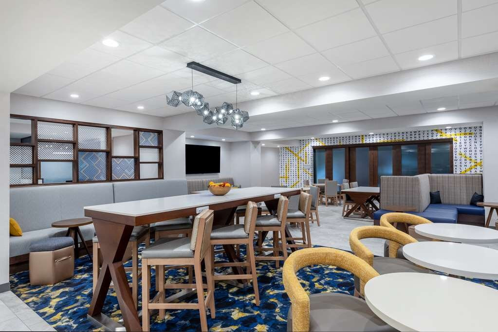 Hampton Inn Albertville主图