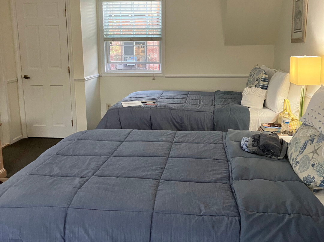 Old Harbor Inn主图