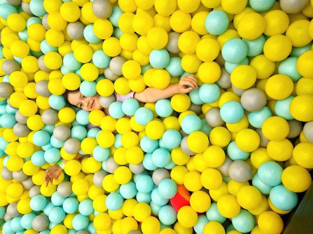 Jumpin Fun Inflatable Park Derby-德比必去景点