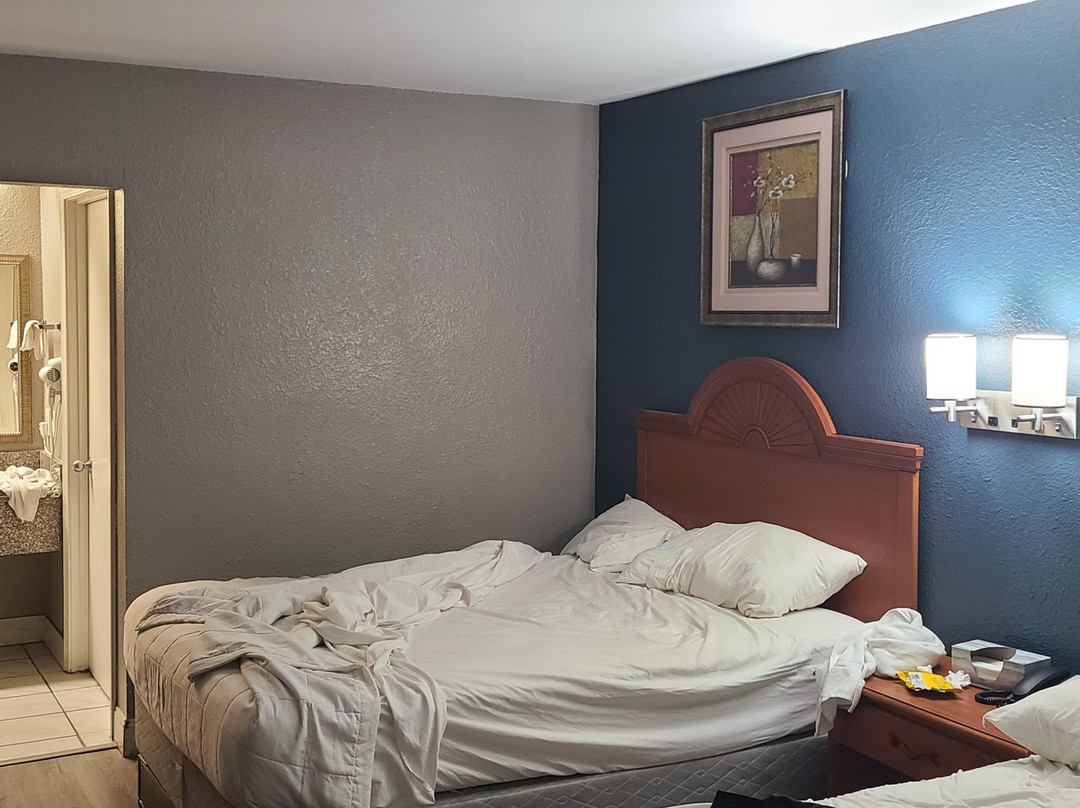 玛丽安娜旅馆&套房酒店主图