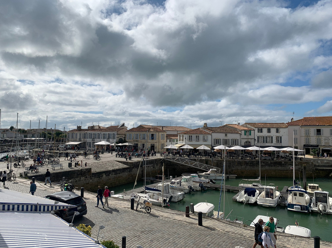 科罗娜酒店主图