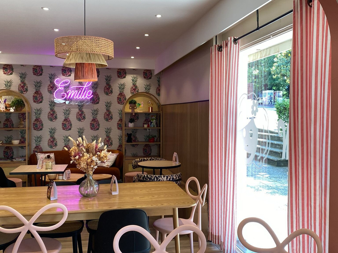 Emilie and the cool kids