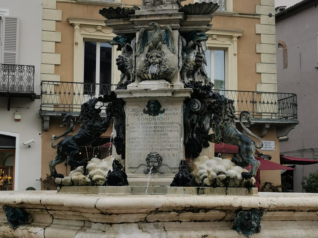 Fontana di Piazza della Liberta景点图片