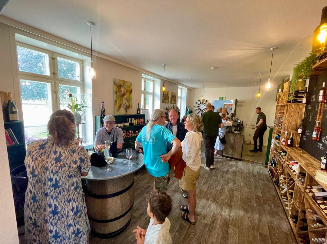 Varde Vinhandel “tapasserie & Vinbar”