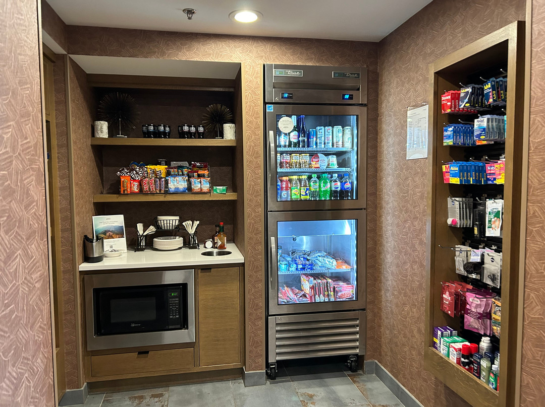 奥尔巴尼机场万怡酒店主图