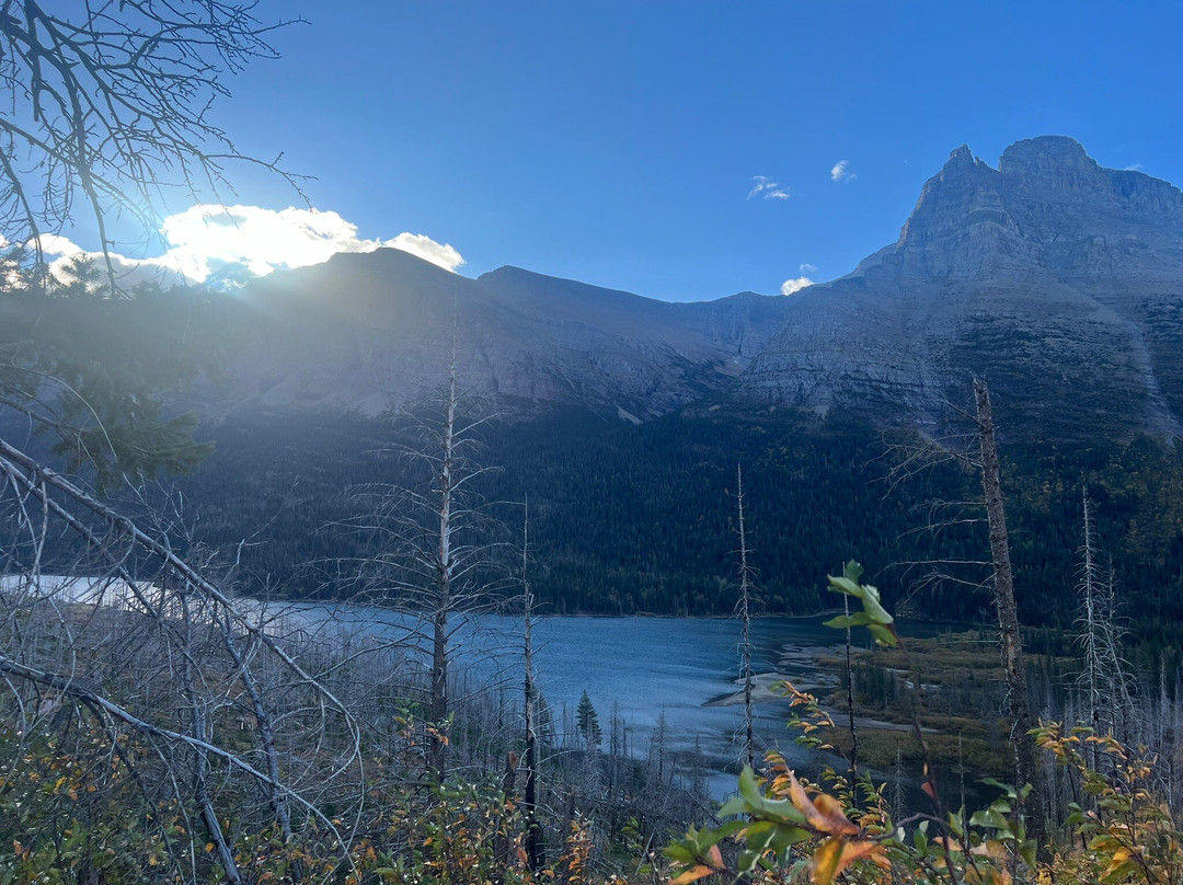 Cameron Lake景点图片
