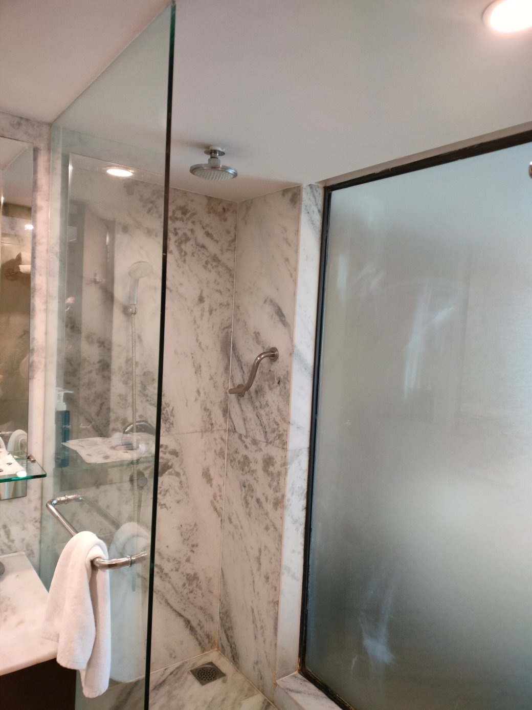 浦那福朋喜来登喜來登酒店及服务式公寓-浴室