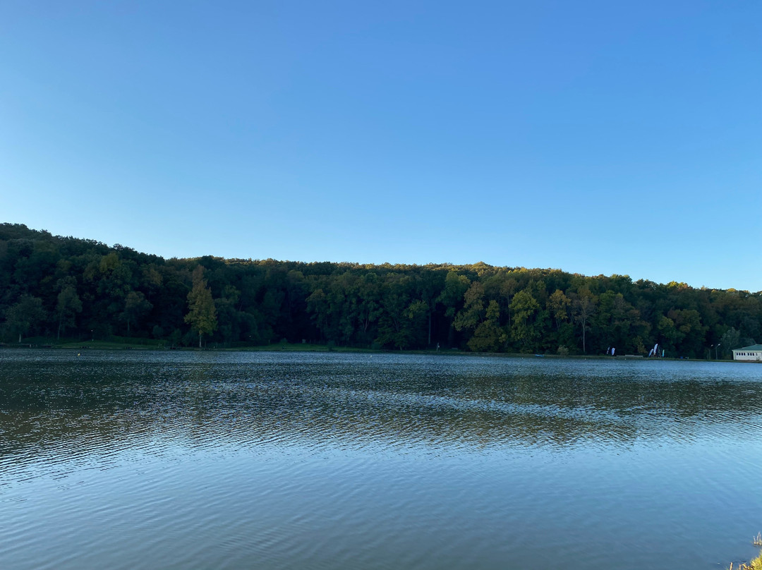 Herneacova Lake景点图片