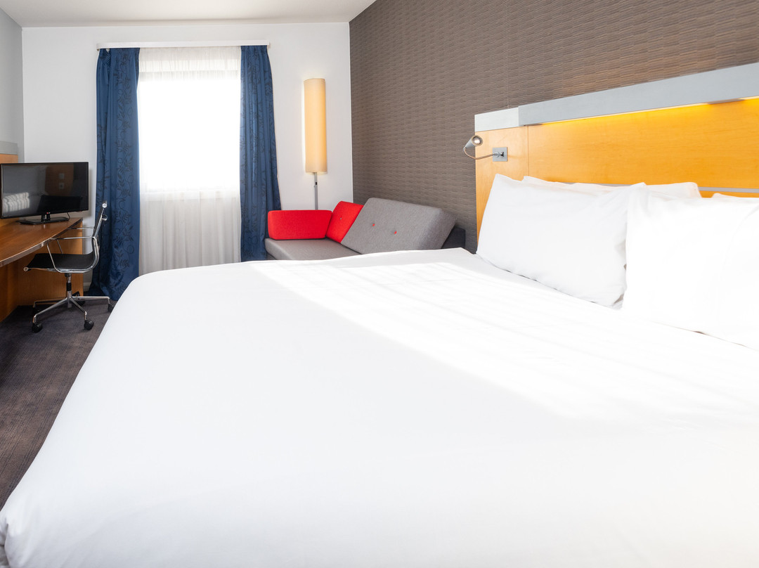 快捷假日斯蒂夫尼奇酒店主图