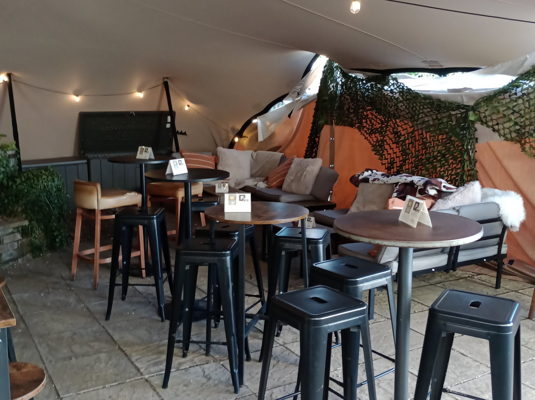 皇冠酒馆、餐厅及住宿宾馆主图