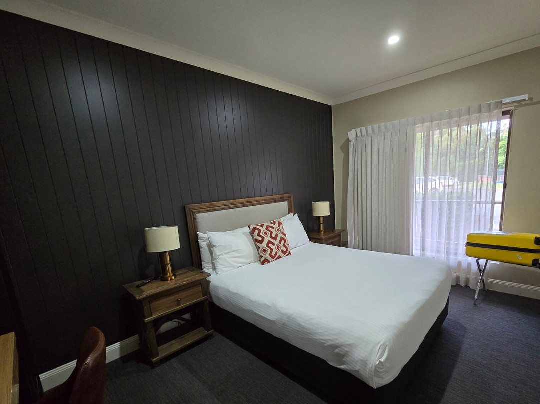 Nightcap at Archer Hotel主图