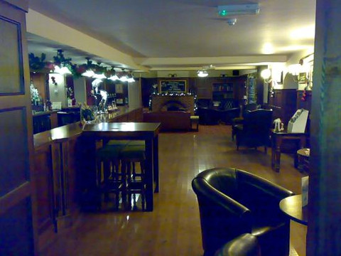 George & Falcon主图