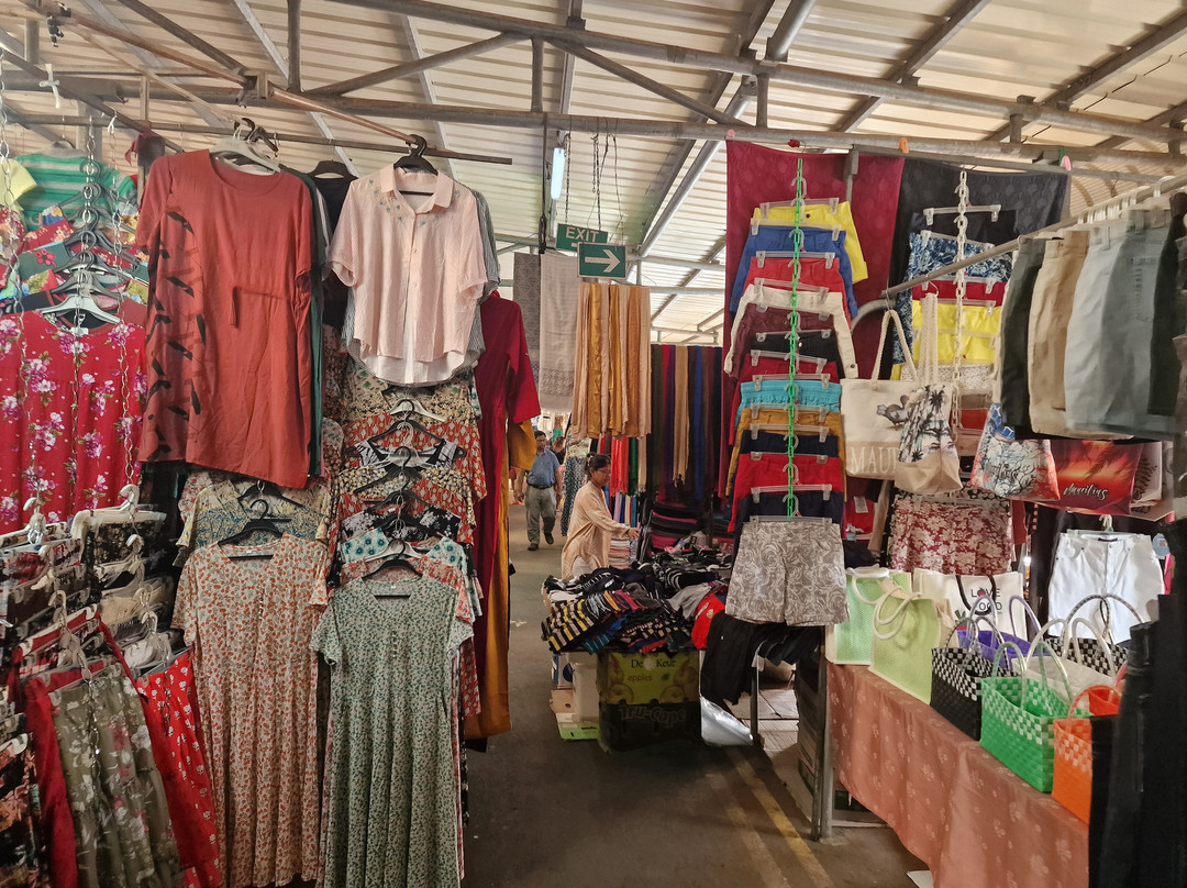 Quarter Bornes Textile Market-卡特勒博尔纳必去景点