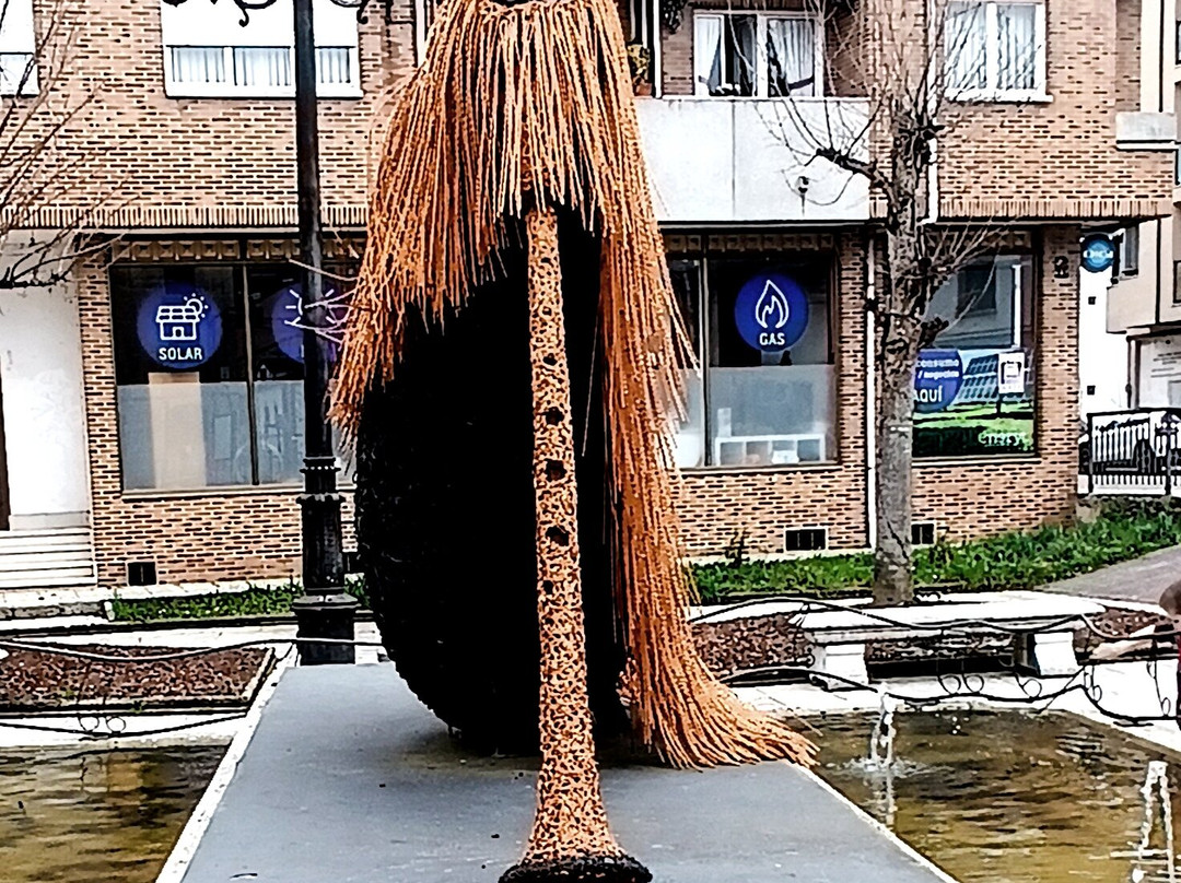 Escultura «la Gaitona D'aller»-Cabanaquinta必去景点