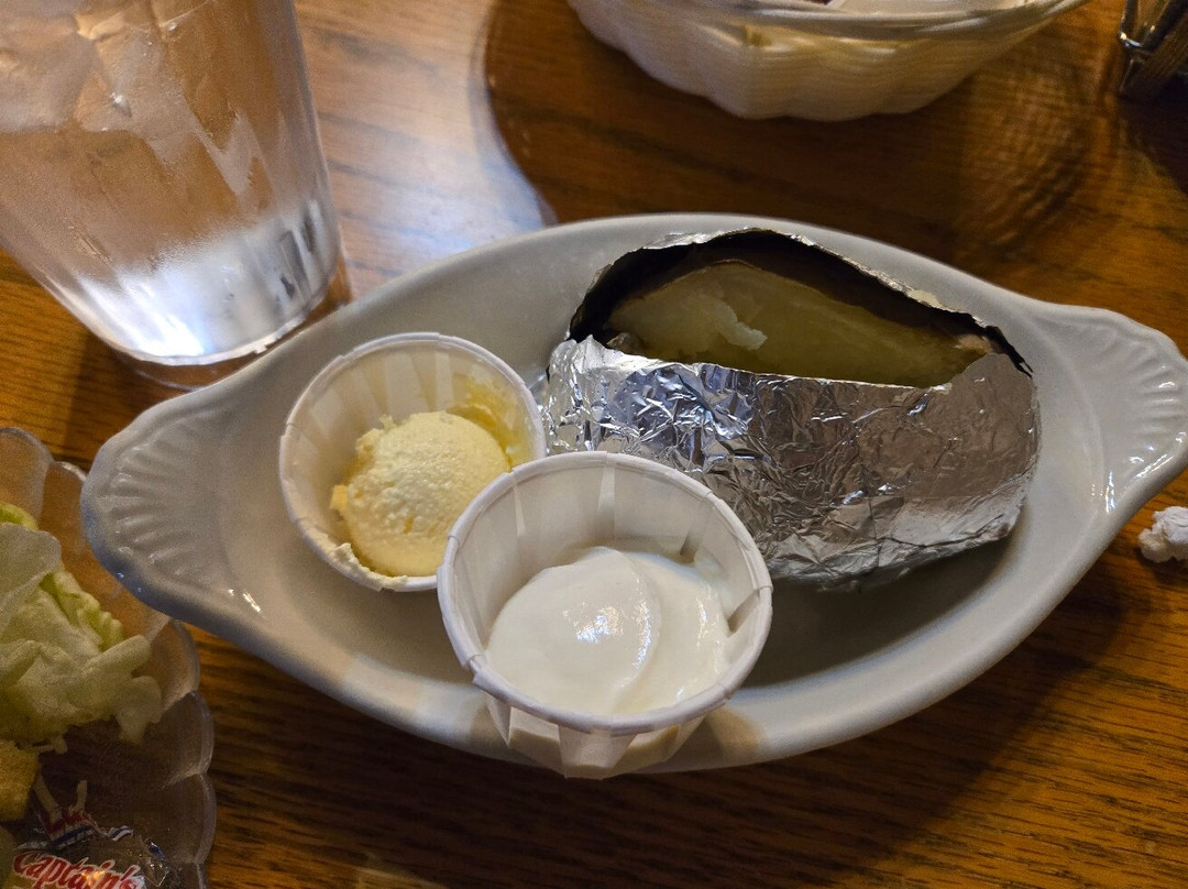 Bennett Spring Park Store & More-莱巴嫩必去景点