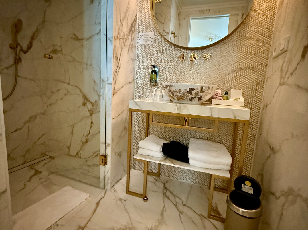 爱斯特荷瑞亚酒店主图