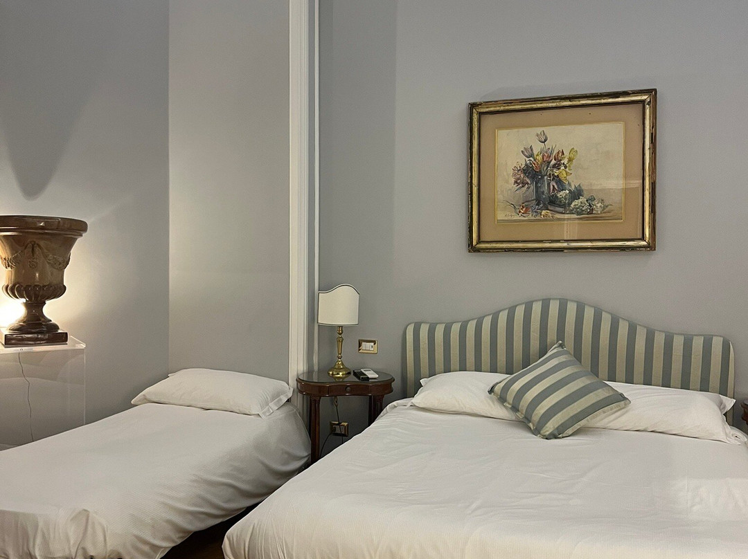 奥瑞尼套房酒店主图