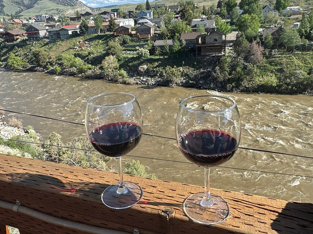 河边小木屋主图