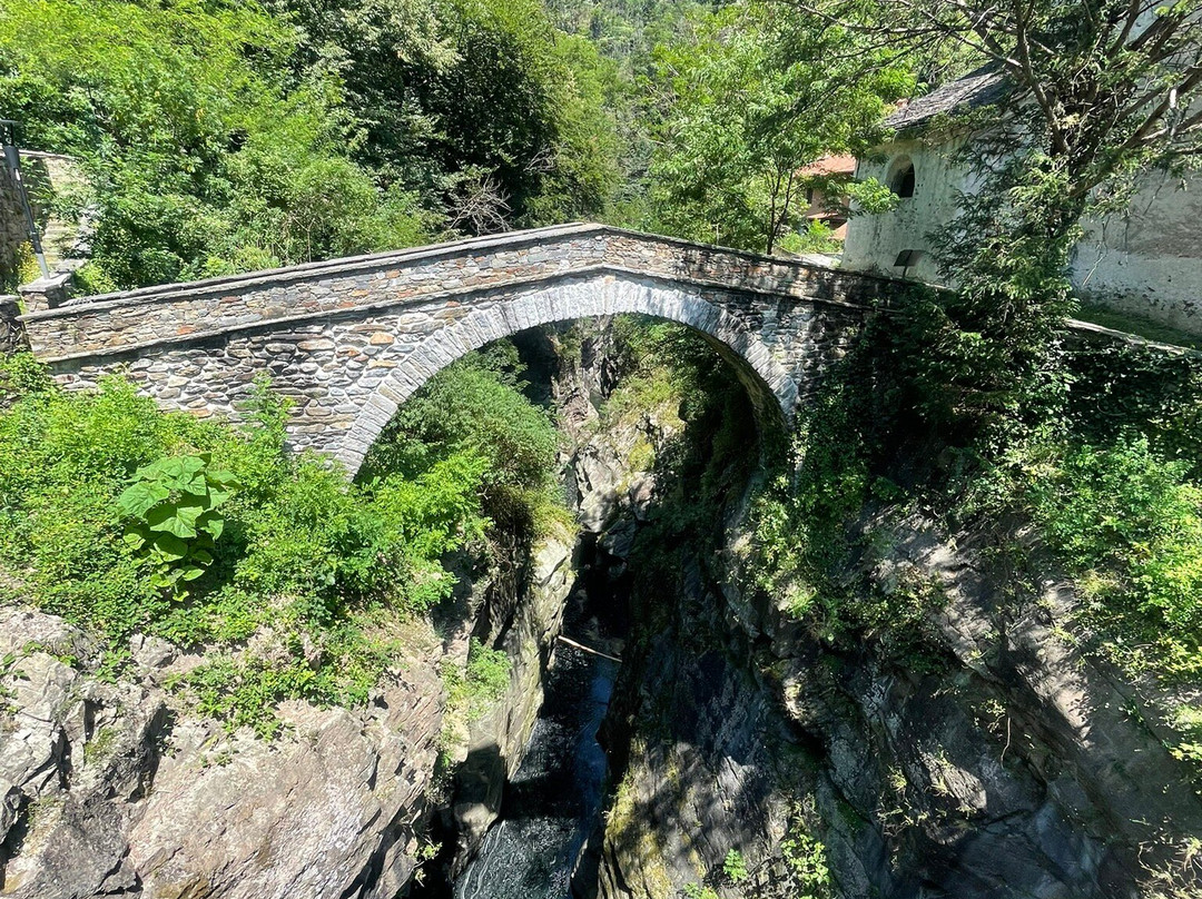 Orrido di sant'anna-坎诺比奥必去景点