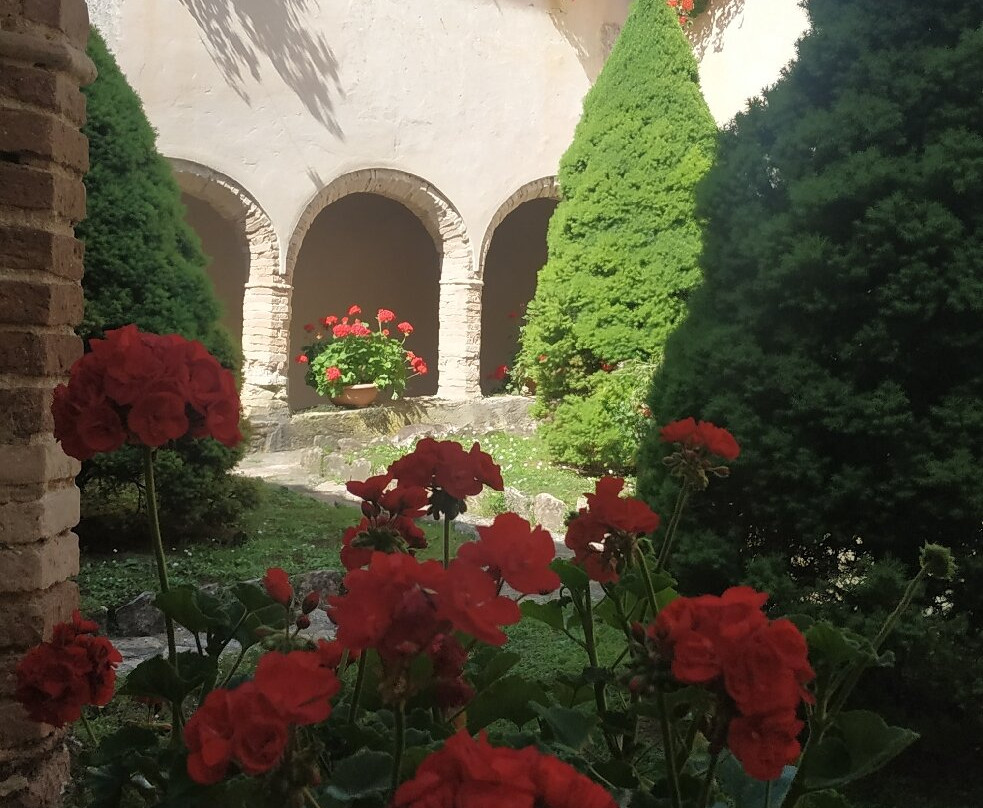 Convento Santa Maria de La Foresta-列蒂必去景点