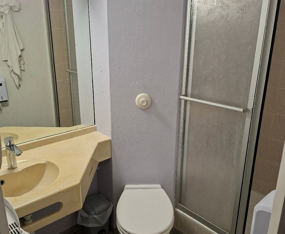 Brit Hotel Essentiel Moulins Avermes主图