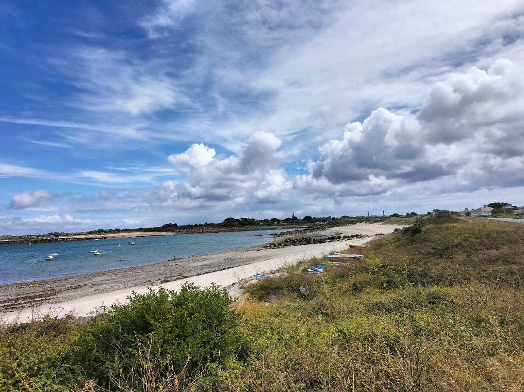 Cobo Bay-Castel必去景点
