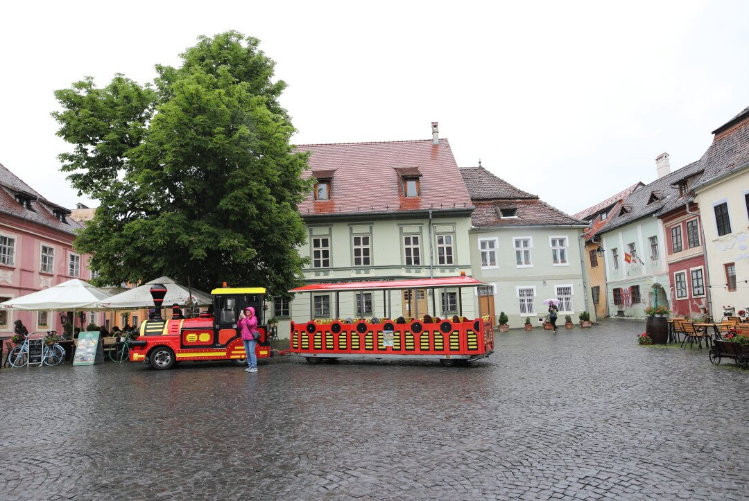 Piata Cetatii-锡吉索拉必去景点