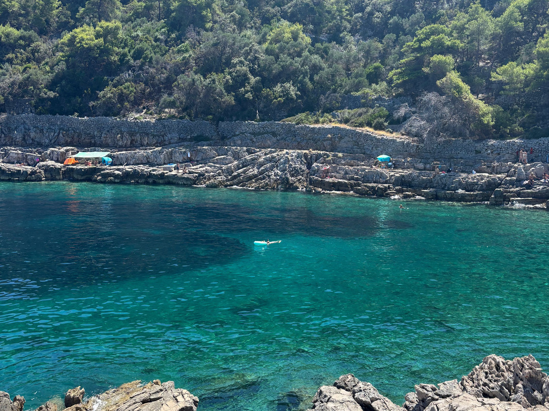 Beach Javorna-Veli Lošinj必去景点