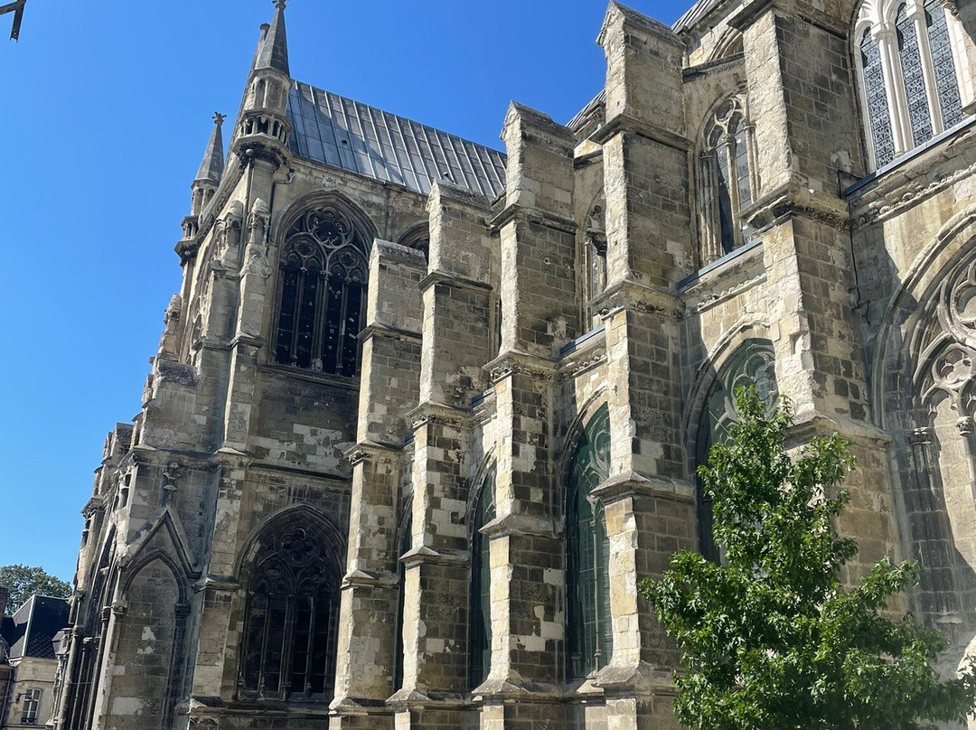 Basilique Notre-Dame-du-Saint-Cordon-瓦伦西安必去景点
