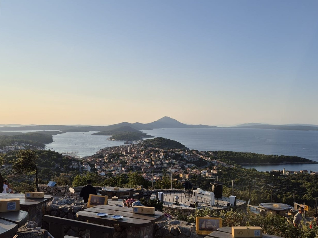 Tematski Vidikovac Providenca-马利露辛必去景点