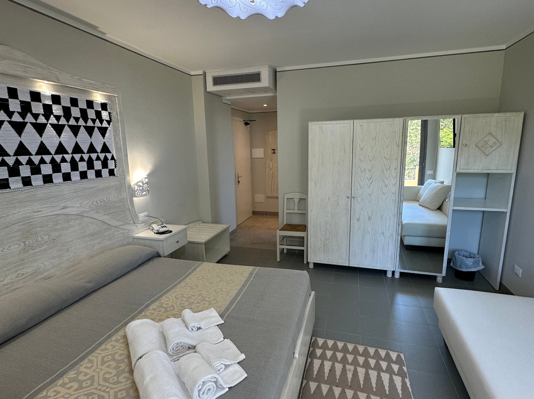 Hotel Cala Dei Pini主图