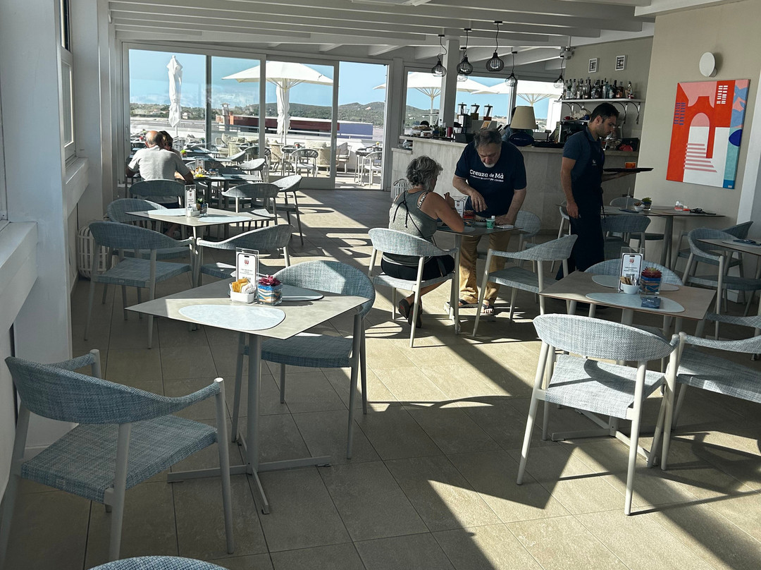 里维埃拉酒店主图