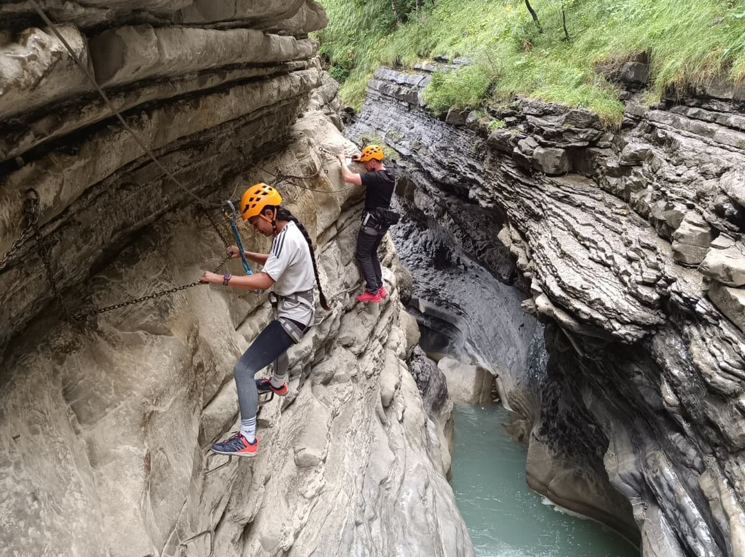R1 Aventuras - Deportes de Aventura, Barranquismo y Esquí en Pirineos-Villanua必去景点
