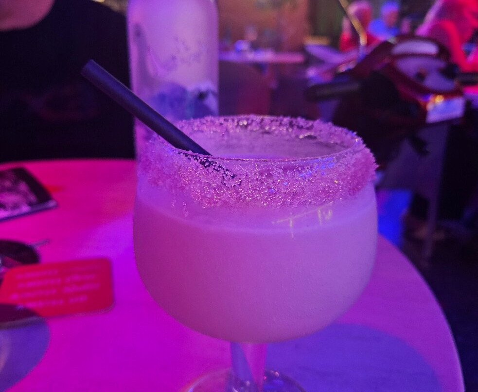 Cafe Eden Bar-英国人海滩必去景点