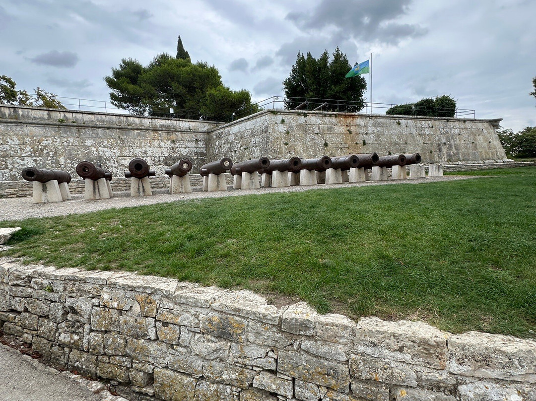 Zerostrasse-普拉必去景点