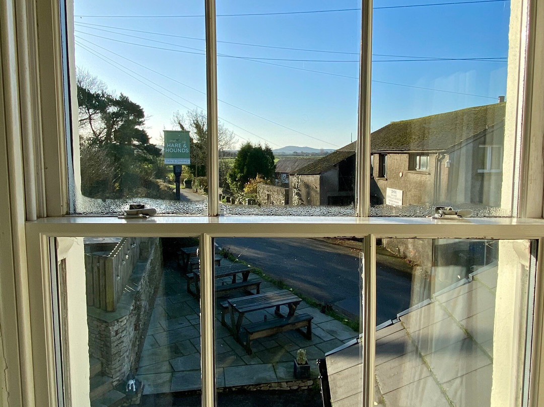 Hare and Hounds Levens主图