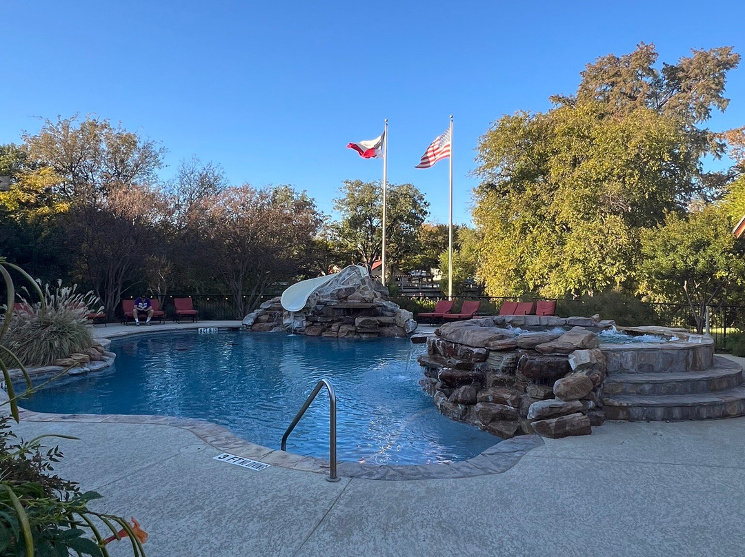 Fredericksburg Inn & Suites主图