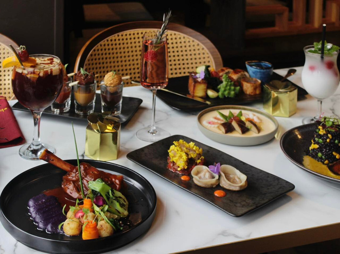 The Imperial Dragon Hotel主图