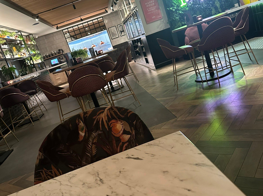 北卡迪夫普瑞米尔酒店主图