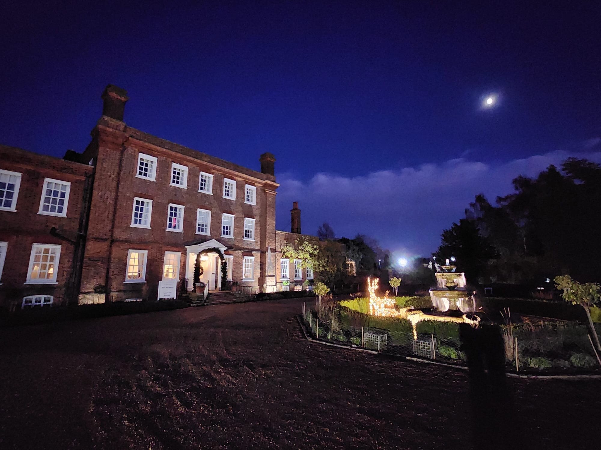 钱普尼斯亨洛酒店-官方