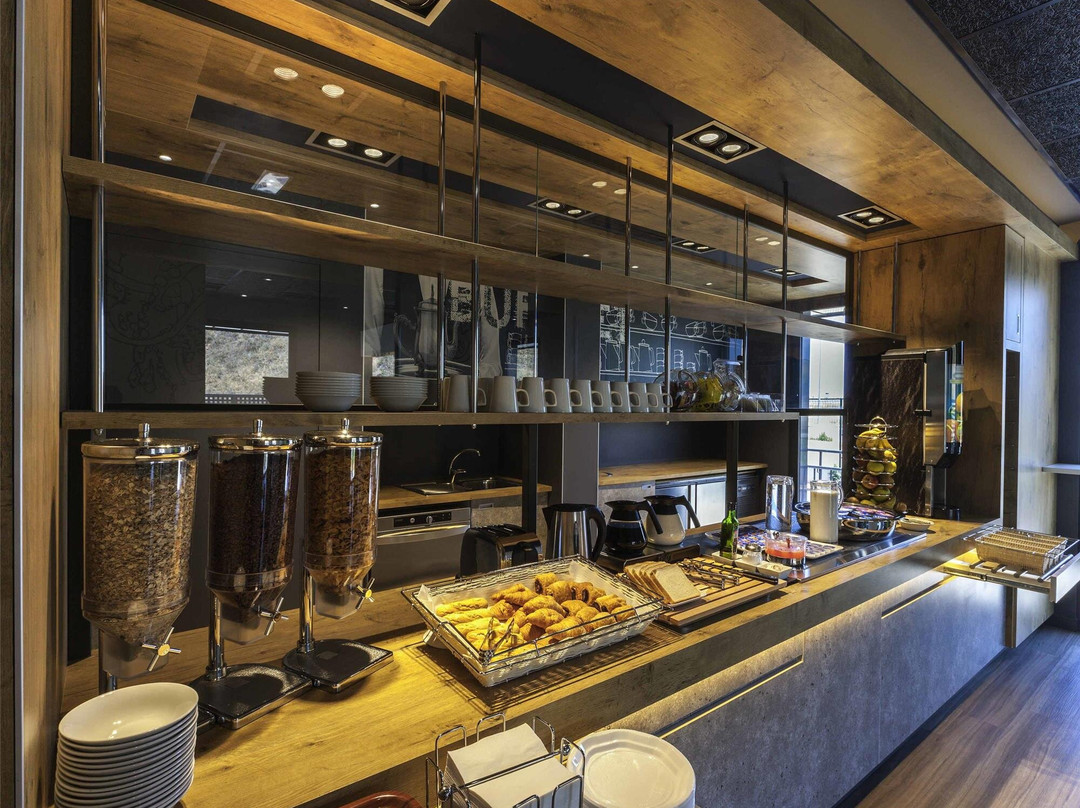 宜必思快捷巴伦西亚阿尔卡塞尔酒店主图