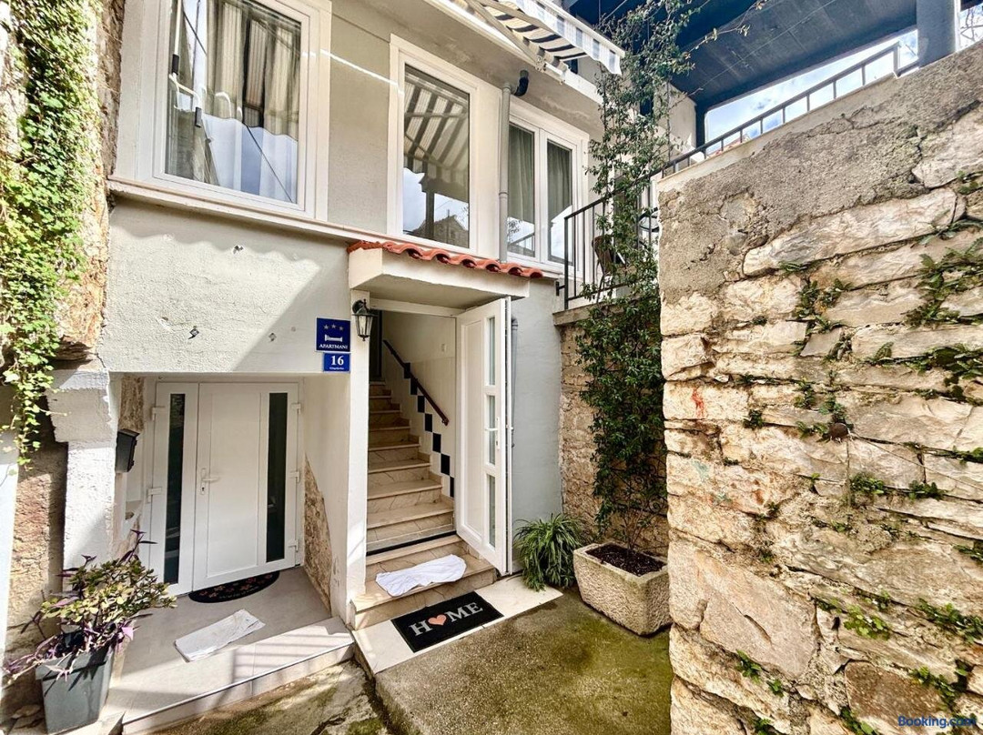 Pietra Storica Apartments