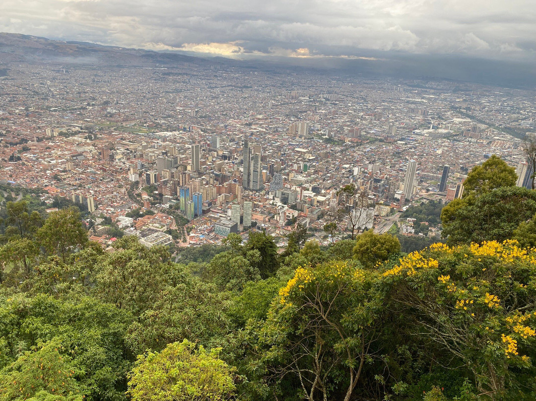 Iglesia Basilica del Señor de Monserrate-波哥大必去景点