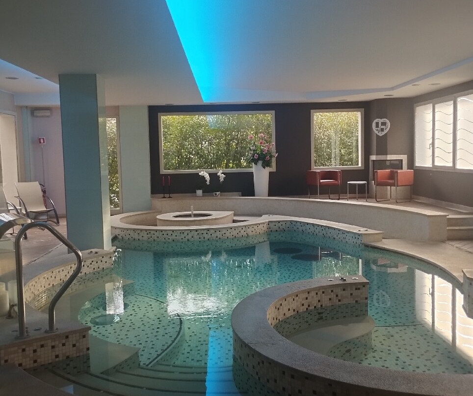 丽兹阿瓜嘉尔梅温泉酒店主图