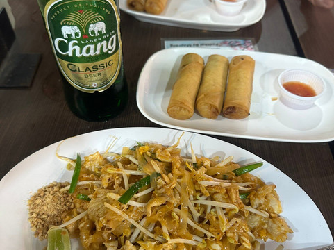 Kata Walking Street-卡塔海滩必去景点