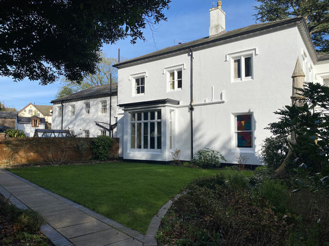 The Dell House主图