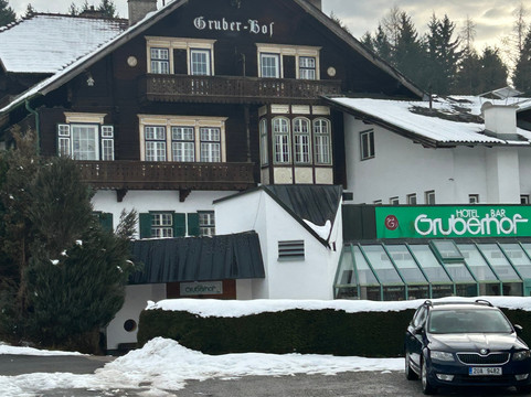 格鲁伯贺夫酒店主图