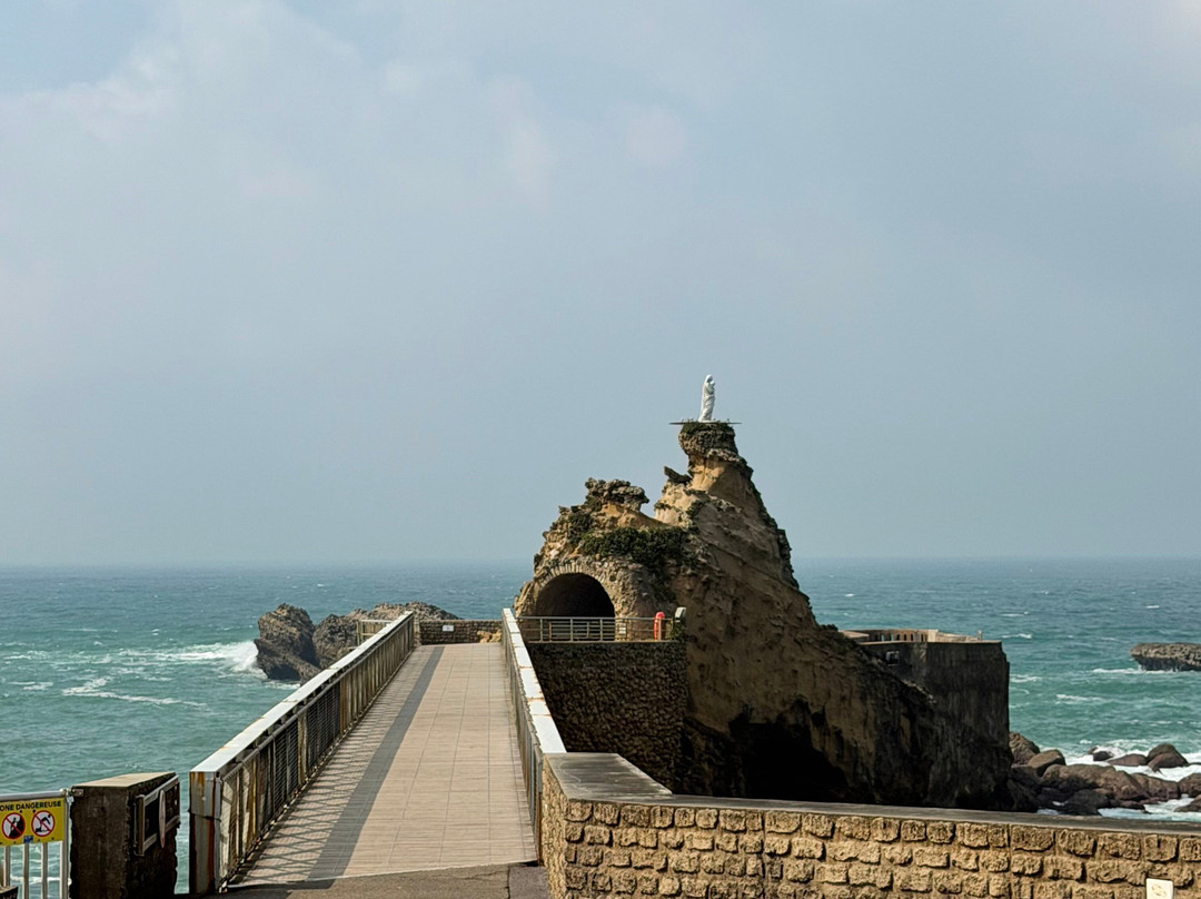 Rocher de la Vierge-比亚里茨必去景点
