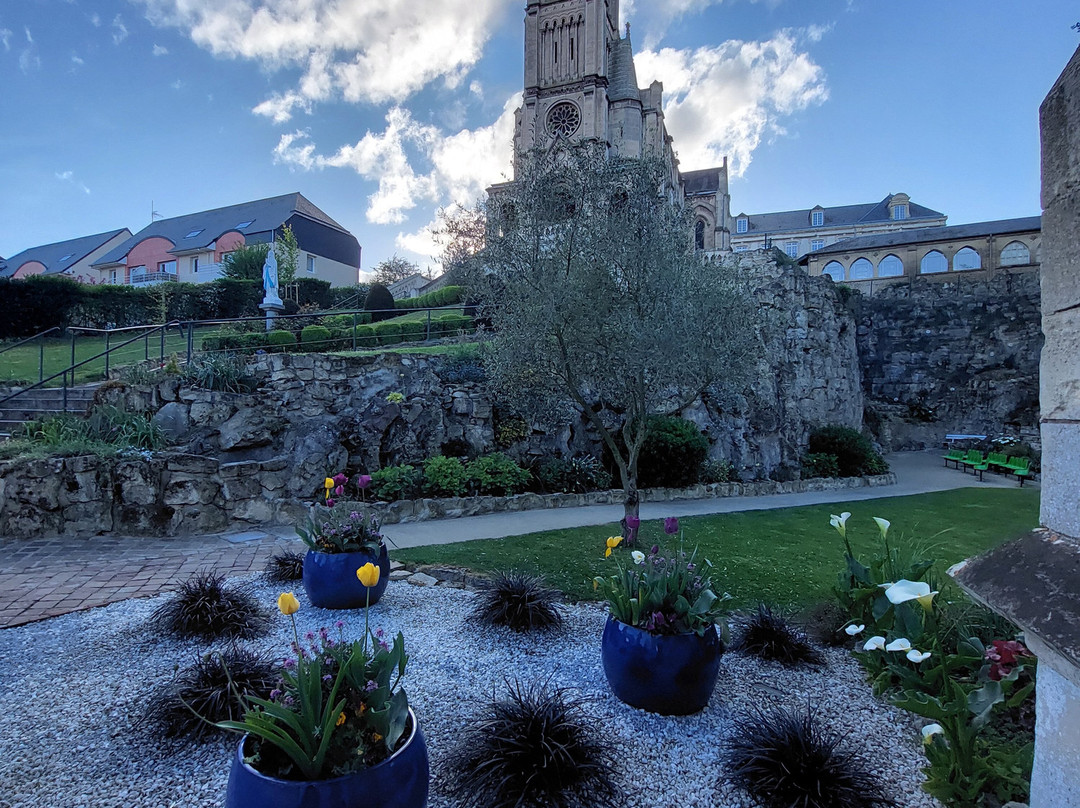 La Chapelle Du Petit Lourdes-Herouville-Saint-Clair必去景点